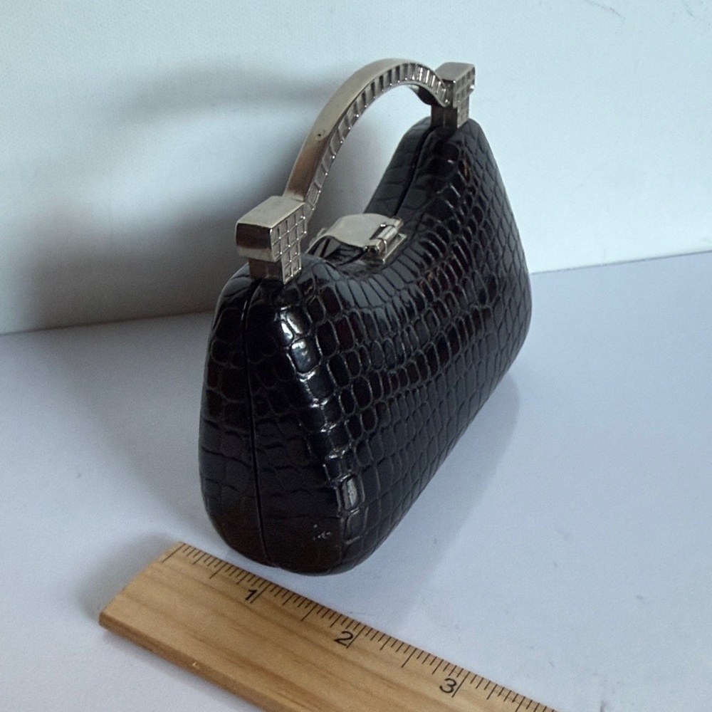 Chic Black Crocodile-Patterned Mini Purse with Silver Handle - Picture 8 of 9